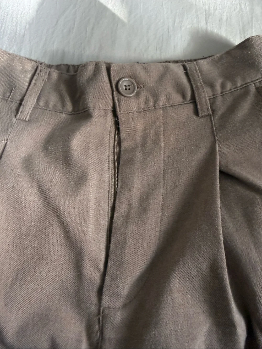 Urban Outfitters Wide Leg Pleated Trousers in Khaki